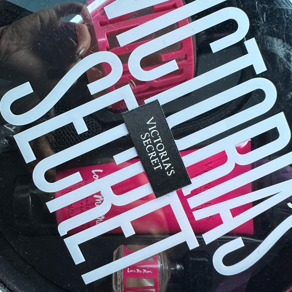 New VICTORIA SECRET  LOVE ME MORE Perfume set